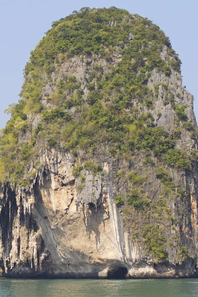 Festői sziklák a Railay félsziget, Thaiföld — Stock Fotó