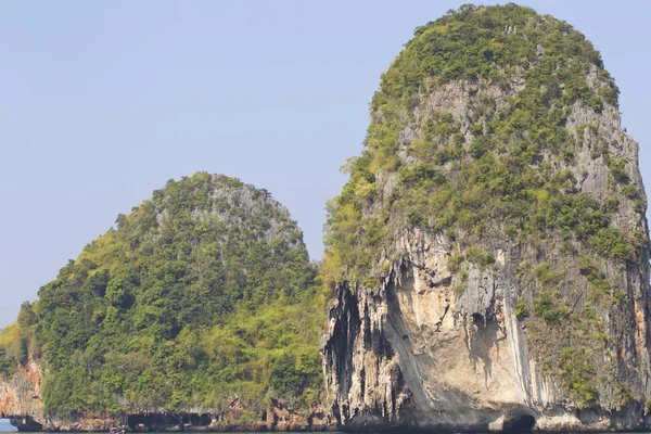 Живописними скелями Рейлей півострова, Таїланд — стокове фото