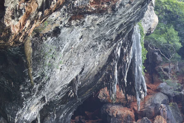 Ayrıntılar ve formları kayalar Railay Yarımadası'nda, Tayland