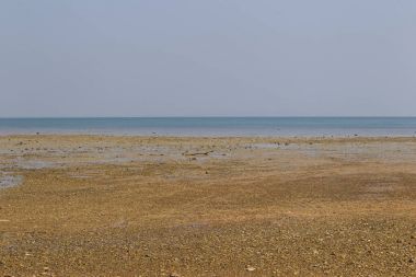 Sahil sonra düşük tide, okyanus ve ufuk, Railay Yarımadası, Krabi, Tayland