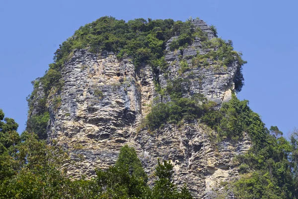 泰国甲米莱利半岛风景如画的岩石 — 图库照片