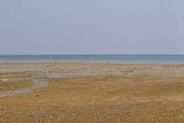 Sahil sonra düşük tide, okyanus ve ufuk, Railay Yarımadası, Krabi, Tayland