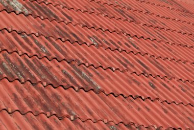 Çatıya dalgalı sac malzeme ile örtüşen