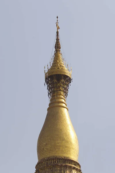 El complejo de templos budistas Shwedagon es un símbolo histórico del budismo, Myanmar — Foto de Stock