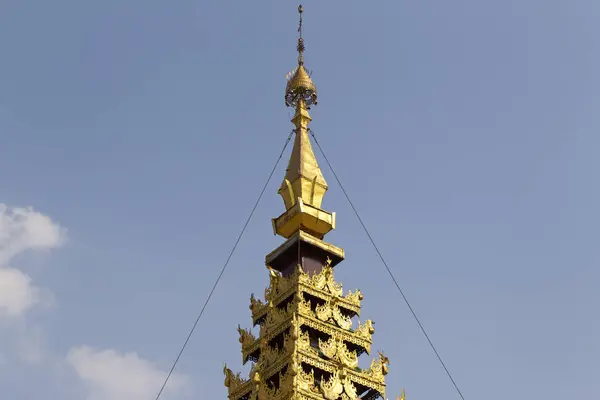佛教寺庙情结大金是佛教的历史象征, 缅甸 — 图库照片