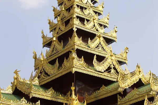 Complexo de templo budista Shwedagon é um símbolo histórico do budismo, Mianmar — Fotografia de Stock