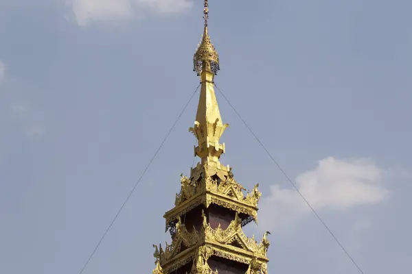 佛教寺庙情结大金是佛教 缅甸的历史标志 — 图库照片