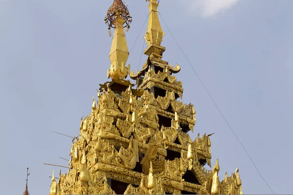 Budist tapınağı karmaşık Shwedagon Budizm, Yangon, Myanmar tarihsel bir semboldür