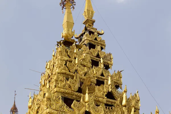Budist tapınağı karmaşık Shwedagon Budizm, Yangon, Myanmar tarihsel bir semboldür