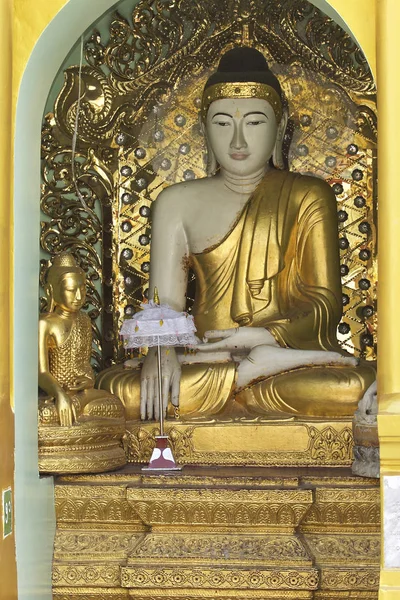 仏教寺院の複雑なシュエダゴン パゴダはミャンマー ヤンゴン 仏教の歴史的シンボルです — ストック写真