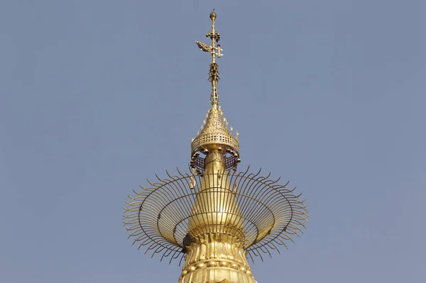El complejo de templos budistas Shwedagon es un símbolo histórico del budismo, Myanmar —  Fotos de Stock