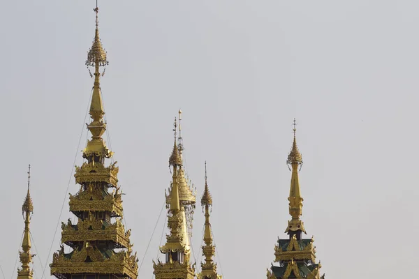 Temple bouddhiste complexe Shwedagon est un symbole historique du bouddhisme, Myanmar — Photo