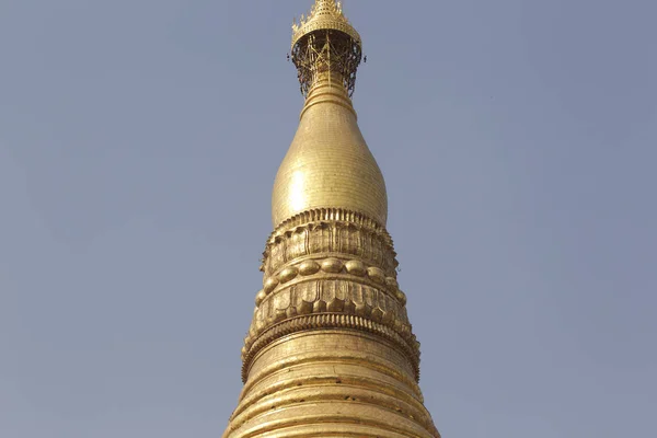 Buddhist temple complex Shwedagon is a historical symbol of Buddhism, Myanmar — Stock Photo, Image