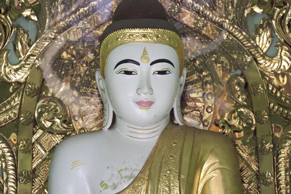 Budist tapınağı karmaşık Shwedagon Budizm, Myanmar tarihsel bir sembolüdür — Stok fotoğraf