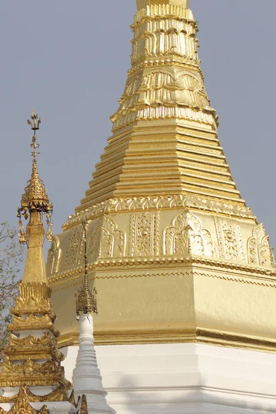 Complexo de templo budista Shwedagon é um símbolo histórico do budismo, Mianmar — Fotografia de Stock