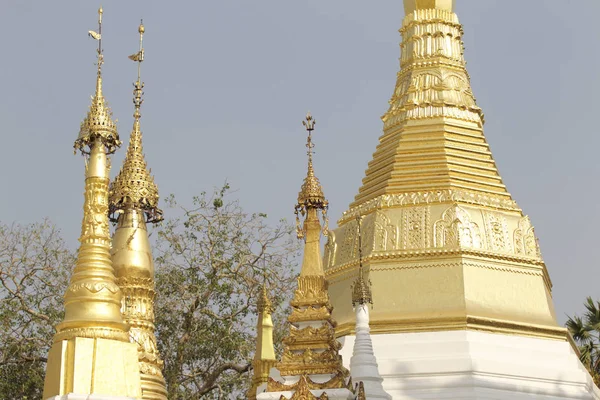 Buddyjska świątynia Shwedagon złożonych jest historycznym symbolem buddyzmu, Myanmar — Zdjęcie stockowe