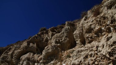 Kıbrıs Rum Kesimi 'nin Pissouri tatil beldesi kıyı manzarası