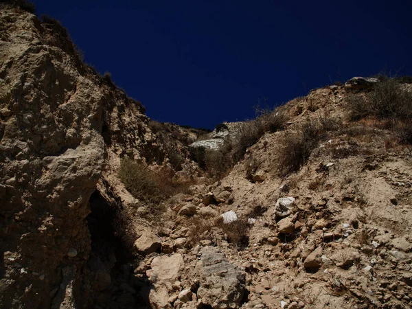 Kıbrıs Rum Kesimi 'nin Pissouri tatil beldesi kıyı manzarası — Stok fotoğraf