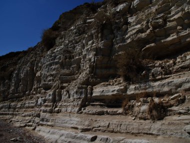 Kıbrıs Rum Kesimi 'nin Pissouri tatil beldesi kıyı manzarası