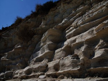 Kıbrıs Rum Kesimi 'nin Pissouri tatil beldesi kıyı manzarası