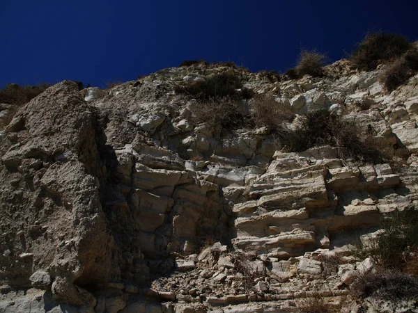 Kıbrıs Rum Kesimi 'nin Pissouri tatil beldesi kıyı manzarası — Stok fotoğraf