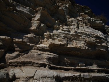 Kıbrıs Rum Kesimi 'nin Pissouri tatil beldesi kıyı manzarası