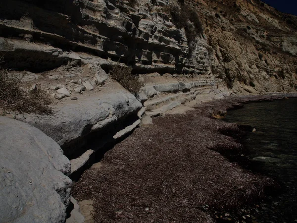 Kilátás a tengerpartra az üdülőhely Pissouri, Ciprus — Stock Fotó