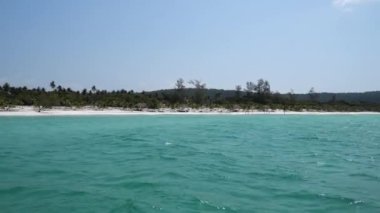 Kamboçya Körfezi kıyılarındaki dalgalar, Rong adası.