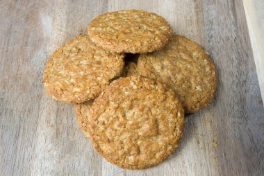 Yulaflı bisküvi ahşap tahta üzerinde