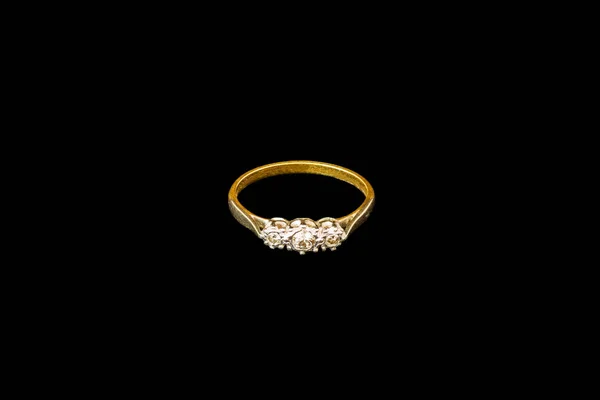 Ladies Antique golden Wedding Ring with three Diamonds  Isolated — Stock Photo, Image