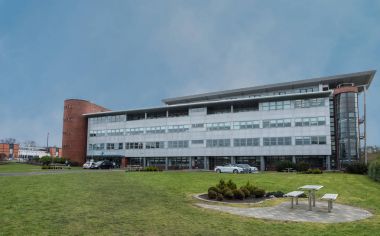 Ayr, İskoçya, İngiltere - 07 Şubat 2018: Ayr şehir ve yeni Ayr Üniversite binaları Ayr Güney Ayrshire İskoçya'da