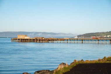 Fairlie Donanması Jetty ve Liman İskoçya Parlak Soğuk Yeni Yıl