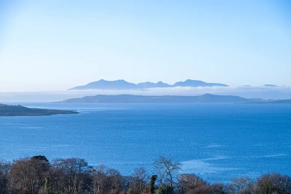 Cloudy Winter Arran na costa oeste da Escócia com um Freezin — Fotografia de Stock