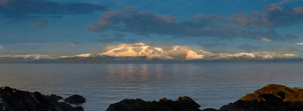 Острів Арран в кінці січня засніжений в першому снігу року. — стокове фото
