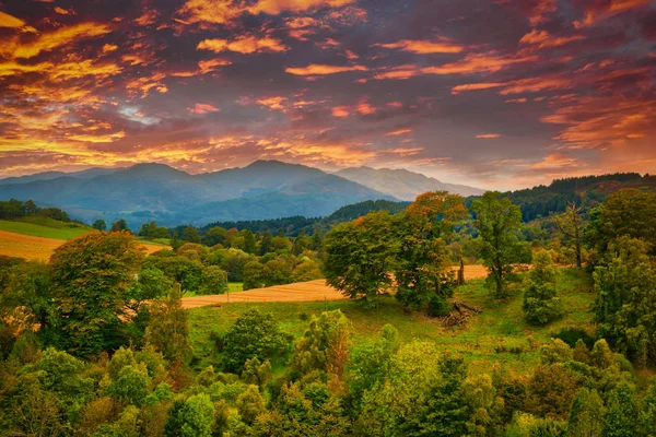 Mountains over Crieff Scotland at Autumn late in the afternoon and as the sun went down behind Crieff — Stock Photo, Image