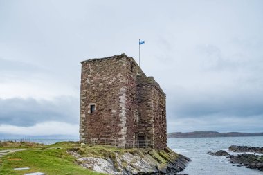 Scotlands Saltire Flag uçan yüksek üzerinde Scotlands bir merhaba