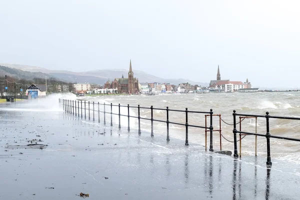 Vientos fuertes y fuertes lluvias en el Clyde mientras la tormenta golpea a los grandes — Foto de Stock