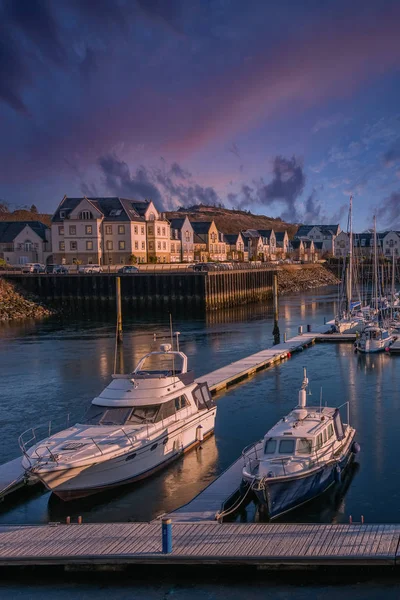 Frozen Over Kip Marina bei Sonnenuntergang im Dezember mit der Kip Villa — Stockfoto