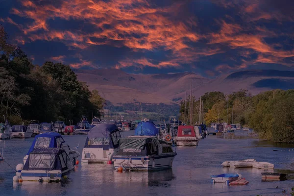 Mała Przyjemność Rzemiosło Dnie Loch Lomond Balloch Gdy Słońce Zachodzi — Zdjęcie stockowe