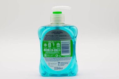 Largs, İskoçya, Uk - 08 Mart 2020: Cussons Carex, geri dönüşümlü plastik ambalaj, ekolojik yenileme sistemi, Terracycle Initiative ve ilgili geri dönüşüm sembolleri ile cilt bakım amaçlı el yıkama ile markalaştırıldı. Corona Virüsü yüzünden kayıp. Covid 19