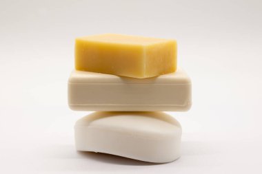 Covid-19 Corona virüsüne bağlı olarak kısa esnek olarak üç ölçü geleneksel sabun kullanıldı ve genel el yıkama için tavsiye edildi..