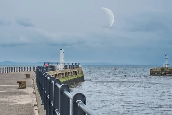 Guardando Lungo Ringhiere Ayr Harbour Con Suo Faro Ingresso Del — Foto Stock