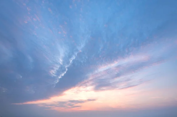 Céu bonito com nuvens Fotos De Bancos De Imagens Sem Royalties