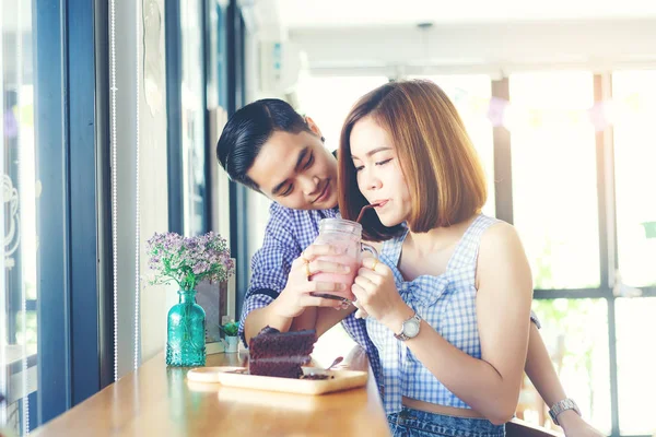 Women couple in cafe — Stock Photo, Image