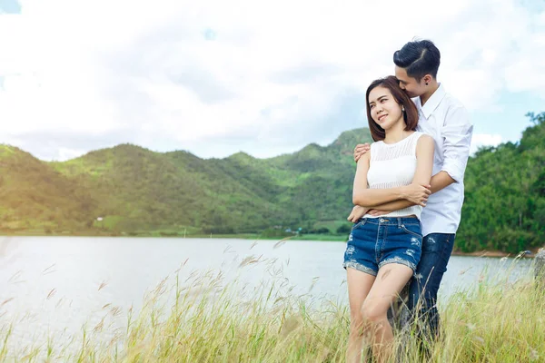 Mujer pareja beso . — Foto de Stock