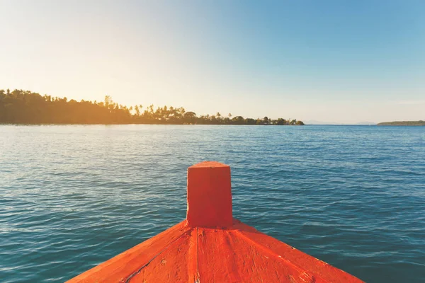 Глава Красной Рыбацкой Лодки Между Путешествиями Море Таиланда — стоковое фото