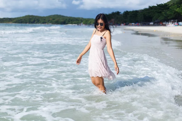 Woman Standing Enjoy Beach — Stock Photo, Image