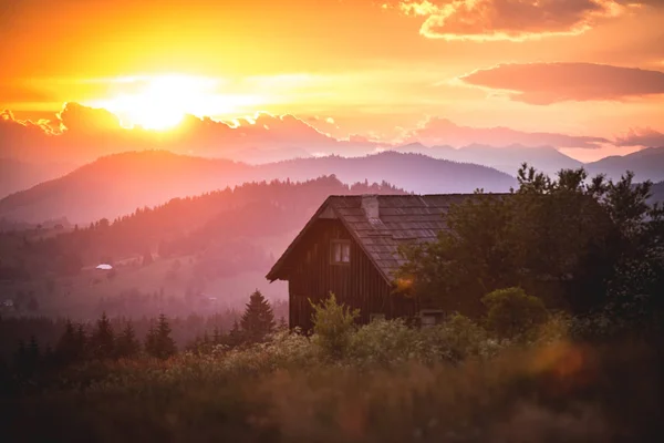 Rumänische Landschaft bei Sonnenuntergang — Stockfoto