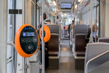 Modern toplu ulaşım bilet validator