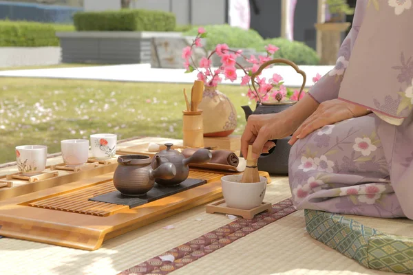 Matcha chado karıştırma